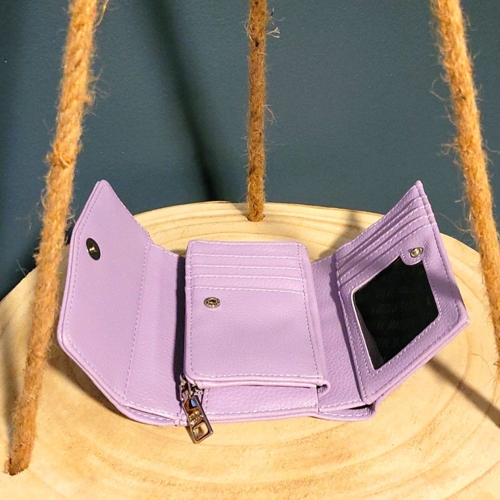 LILAC BEAUTIFUL wallet. NEW.
